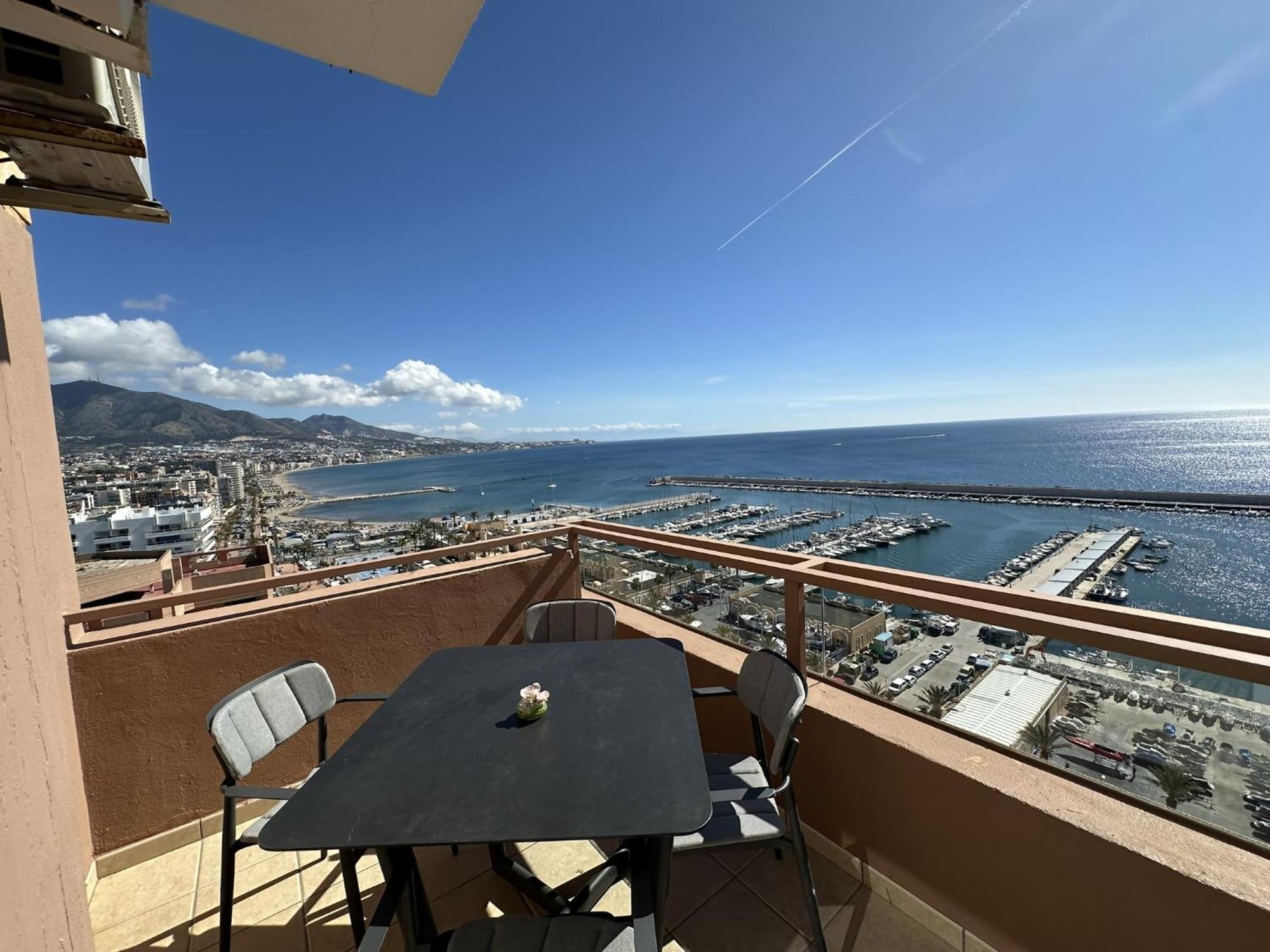 Atico Con Piscina Privada Y Vistas Al Mar Fuengirola